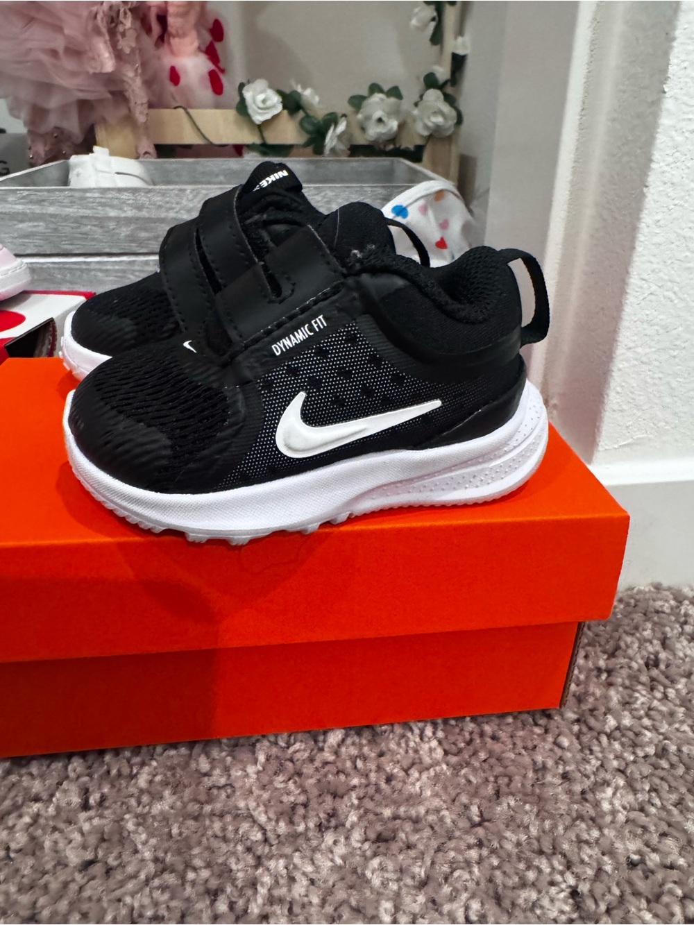 Nike Black and White Kids Dynamic Fit Sneakers